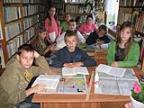 учащиеся в библиотеке школы №9 г. Слуцка